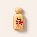 Grandeur Tubbees Sweet Caramel EDP 50 ml, flakon na světle růžovém pozadí – MrRizz
