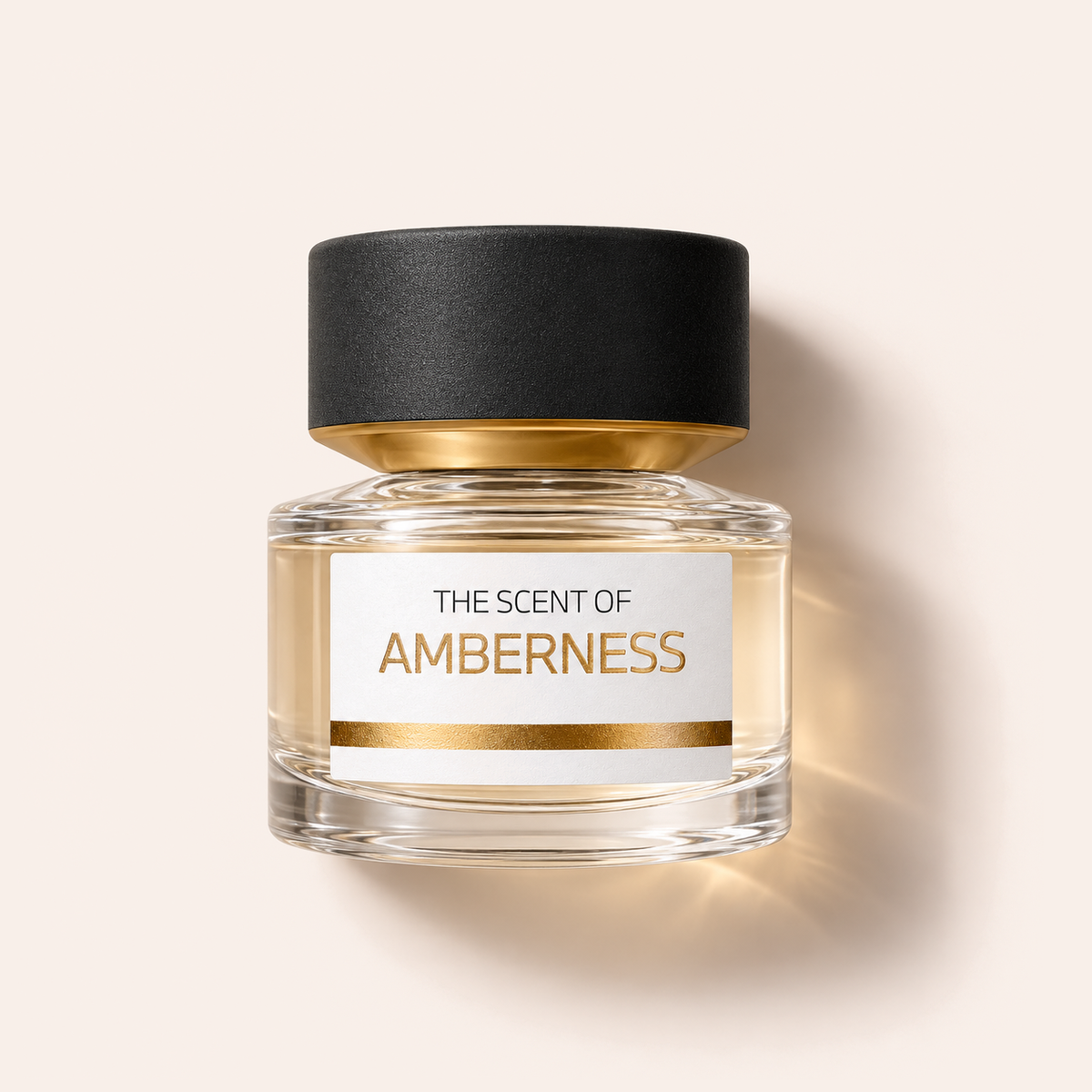 BMW The Scent of Amberness EDP 50 ml, flakon na světle růžovém pozadí – MrRizz