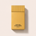 Flakon parfému Tom Ford Noir Extreme Parfum na světlém pozadí – MrRizz