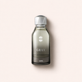 Flakon Ajmal Gray EDP 100 ml na béžovém pozadí – MrRizz