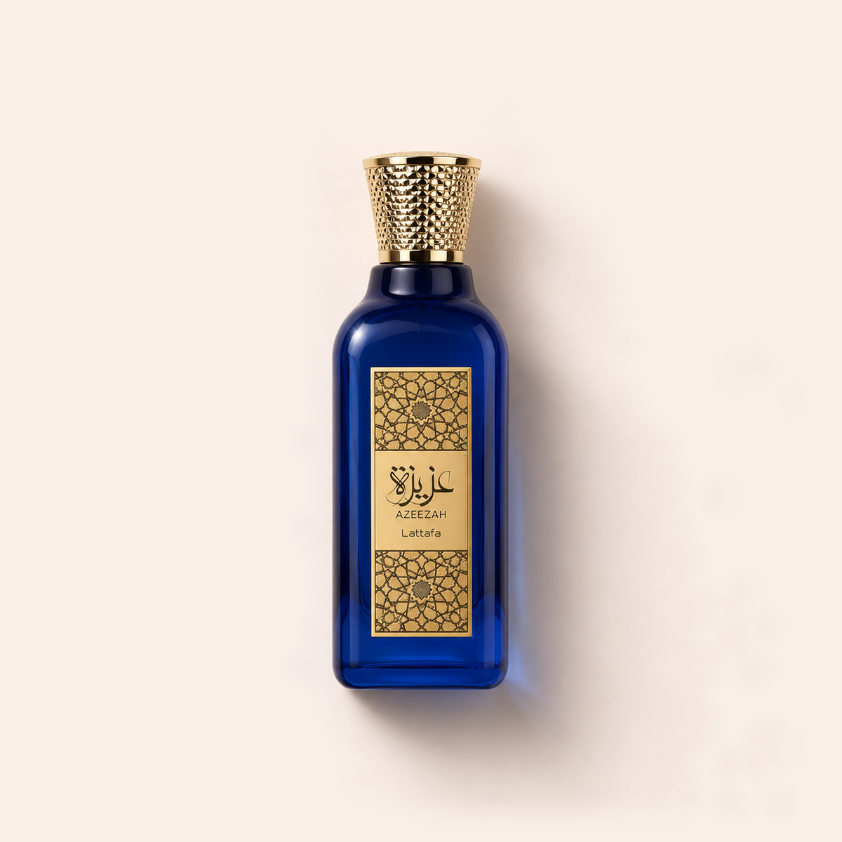 Flakon parfému Lattafa Azeezah EDP 100 ml na béžovém pozadí – MrRizz