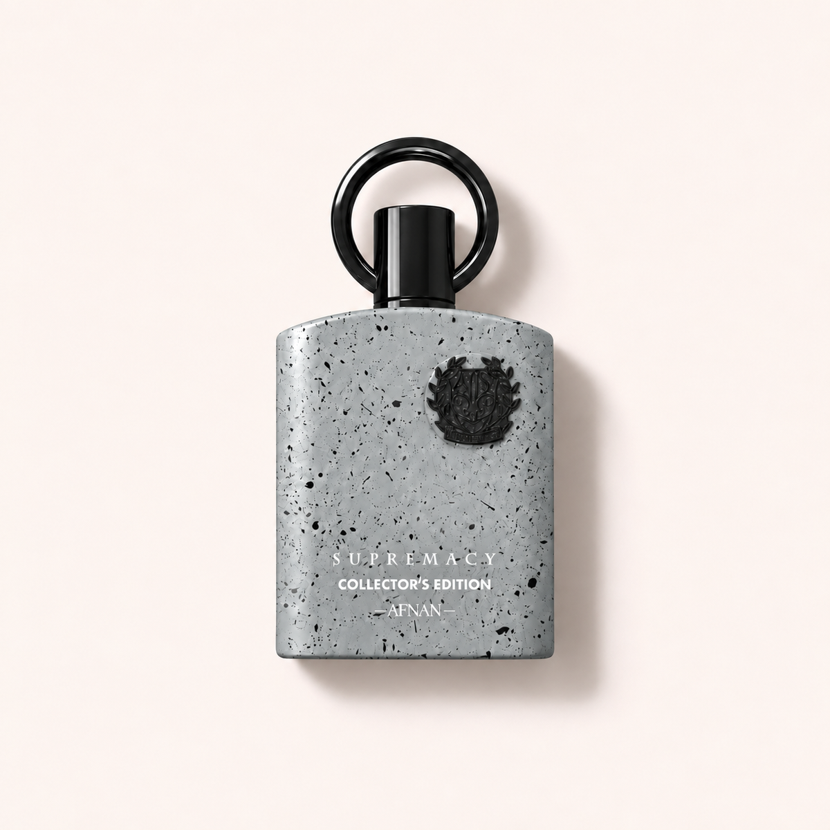 Flakon Afnan Supremacy Collector's Edition EDP 100 ml na béžovém pozadí – MrRizz