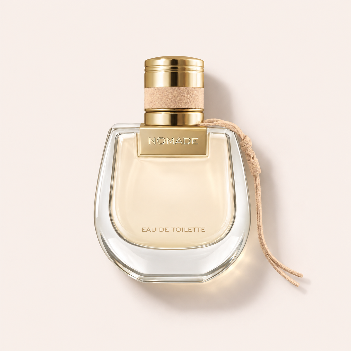 Flakon Chloé Nomade EDT 50 ml se zlatým uzávěrem a béžovou šňůrkou – MrRizz