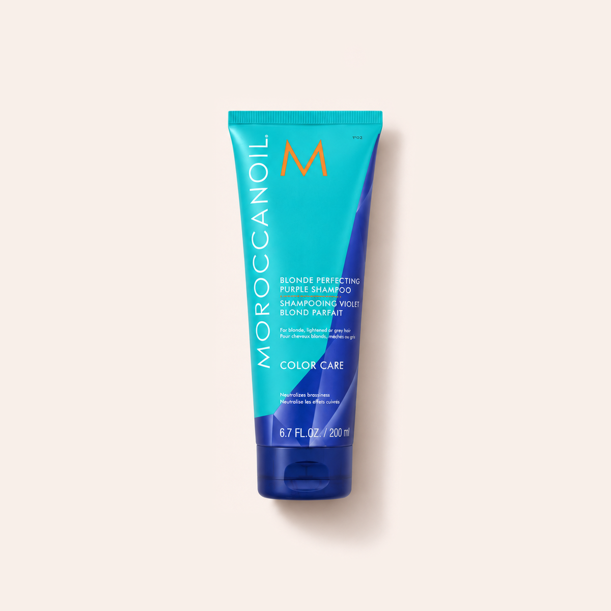Tuba Moroccanoil Blonde Perfecting Purple Shampoo 200 ml na béžovém pozadí – MrRizz