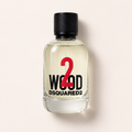 Dsquared2 2 Wood 100 ml – produktová fotografie na béžovém pozadí MrRizz