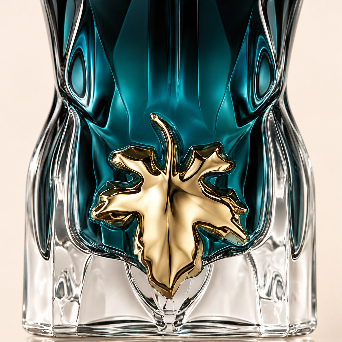 Jean Paul Gaultier Le Beau Le Parfum – detail flakonu