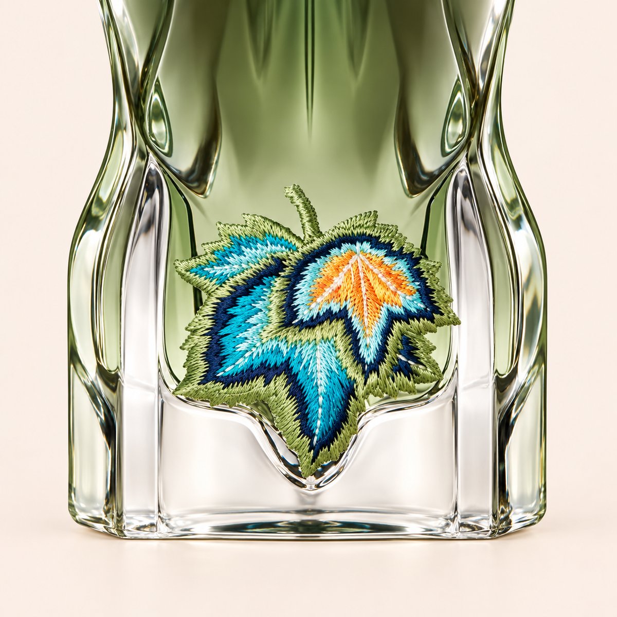 Jean Paul Gaultier Le Beau Paradise Garden – detail flakonu