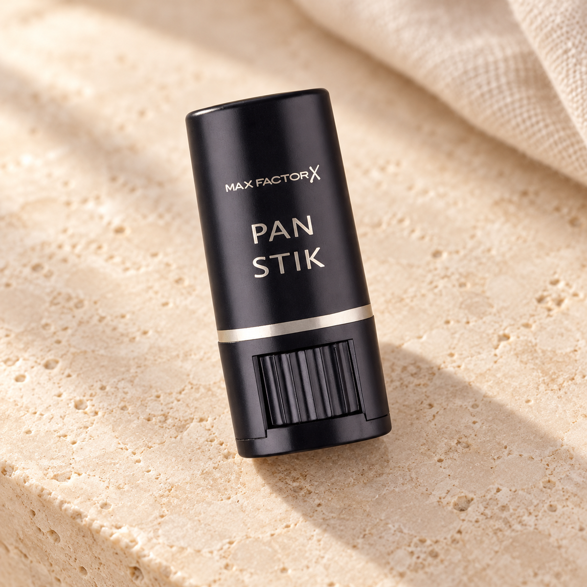 Max Factor Pan Stik 9 ml – produkt v prostředí