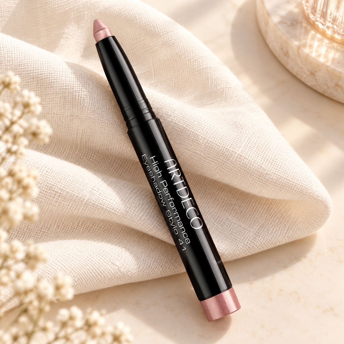 Artdeco High Performance Eyeshadow Stylo 1,4 ml – produkt v prostředí