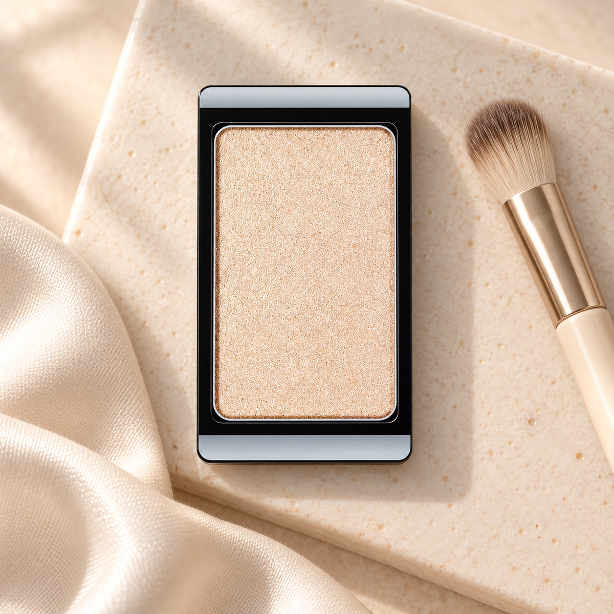 Artdeco Eyeshadow Pearl 0,8 ml – produkt v prostředí