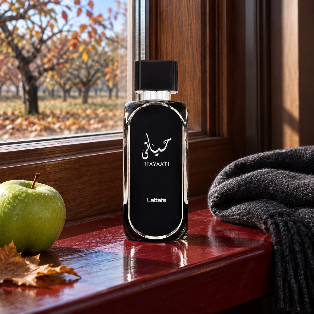 Lattafa Hayaati 100 ml – produkt v prostředí