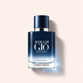 Giorgio Armani Acqua di Giò Profondo EDP 2024 30 ml, modrý flakon položený na zádech – MrRizz