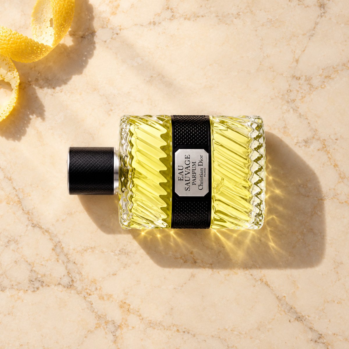 Dior Eau Sauvage Parfum 2017 50 ml – parfém v prostředí, pohled shora s bočním stínem