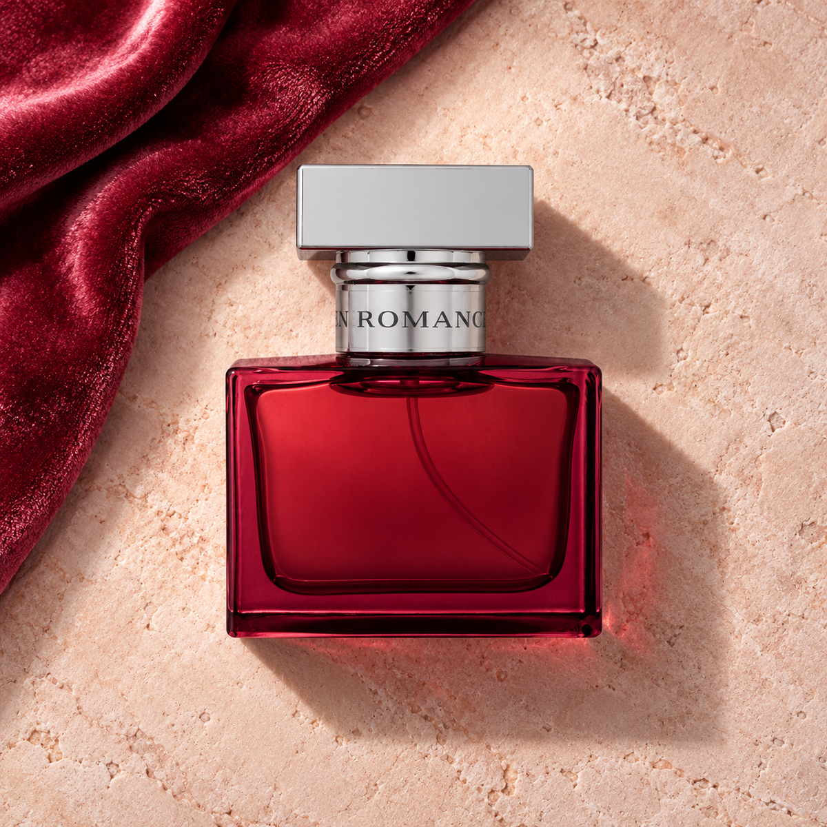 Ralph Lauren Romance Intense EDP 30 ml – parfém v prostředí, pohled shora s bočním stínem