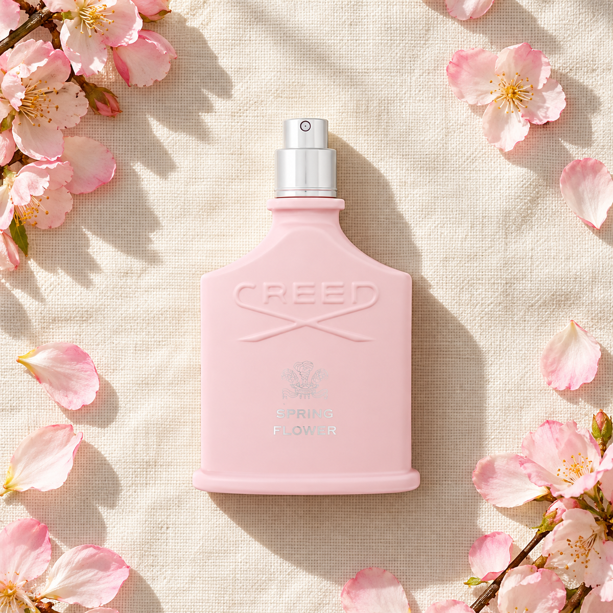 Creed Spring Flower 2023 EDP 75 ml – parfém v prostředí, pohled shora s bočním stínem