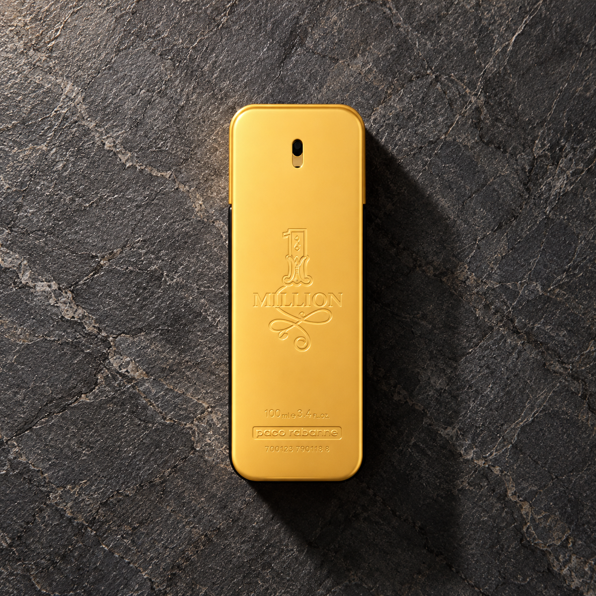 Paco Rabanne 1 Million EDT 100 ml – parfém v prostředí, pohled shora s bočním stínem