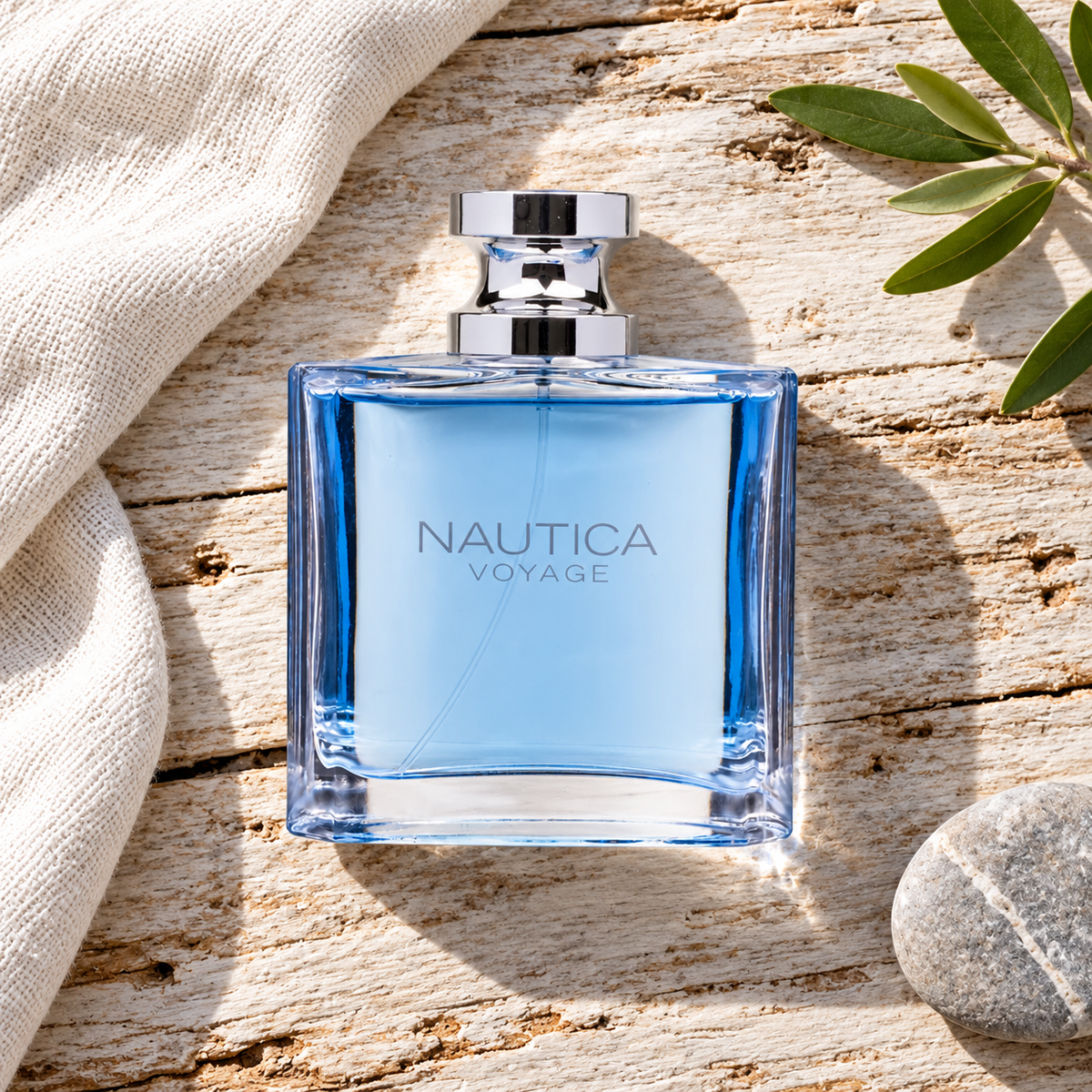 Nautica Voyage EDT 100 ml – parfém v prostředí, pohled shora s bočním stínem