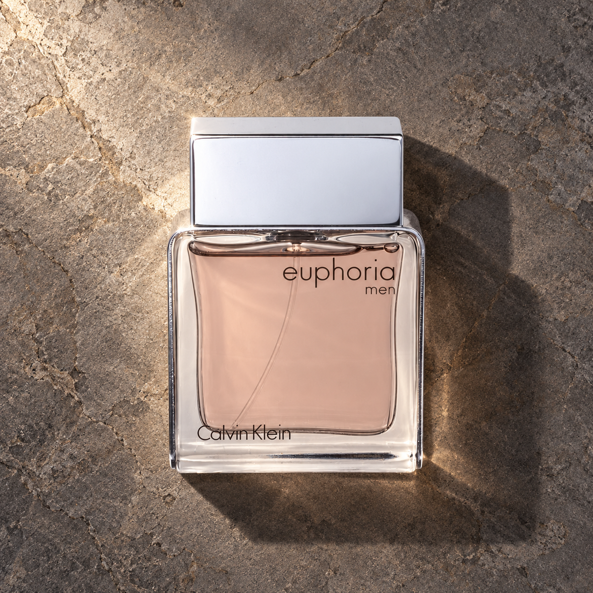 Calvin Klein Euphoria Men EDT 50 ml – parfém v prostředí, pohled shora s bočním stínem