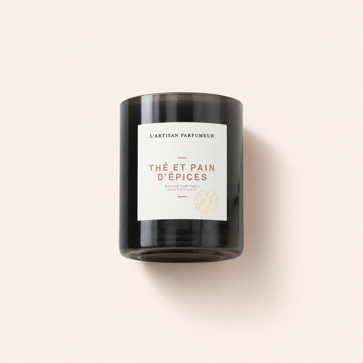 L’Artisan Parfumeur Thé et Pain D’Épices vonná svíčka 250 g – MrRizz