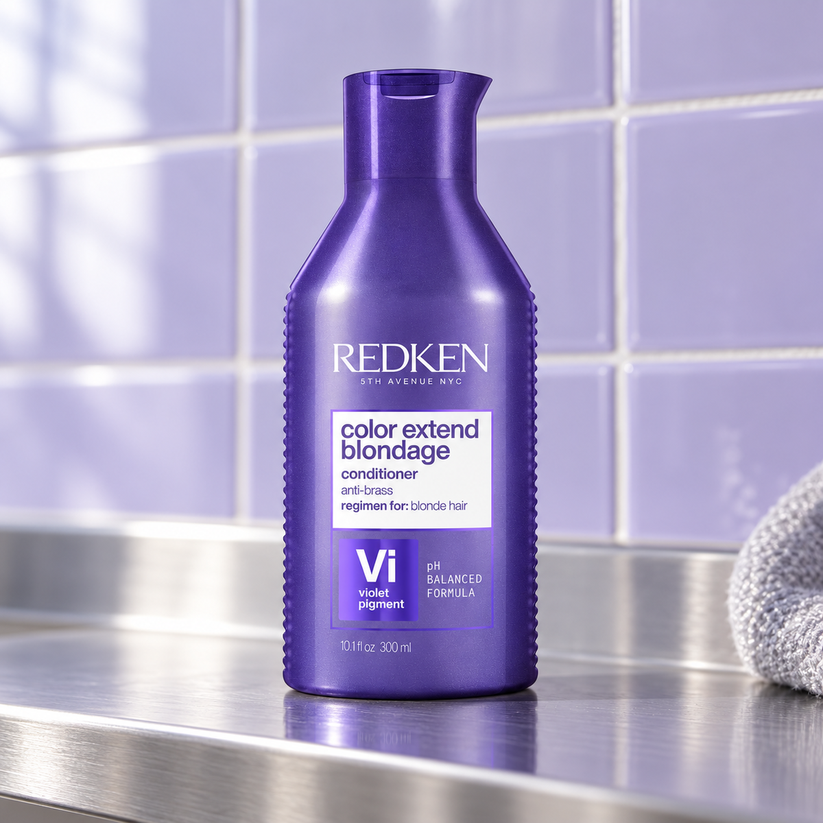 Redken Color Extend Blondage 300 ml – atmosférická fotografie – MrRizz