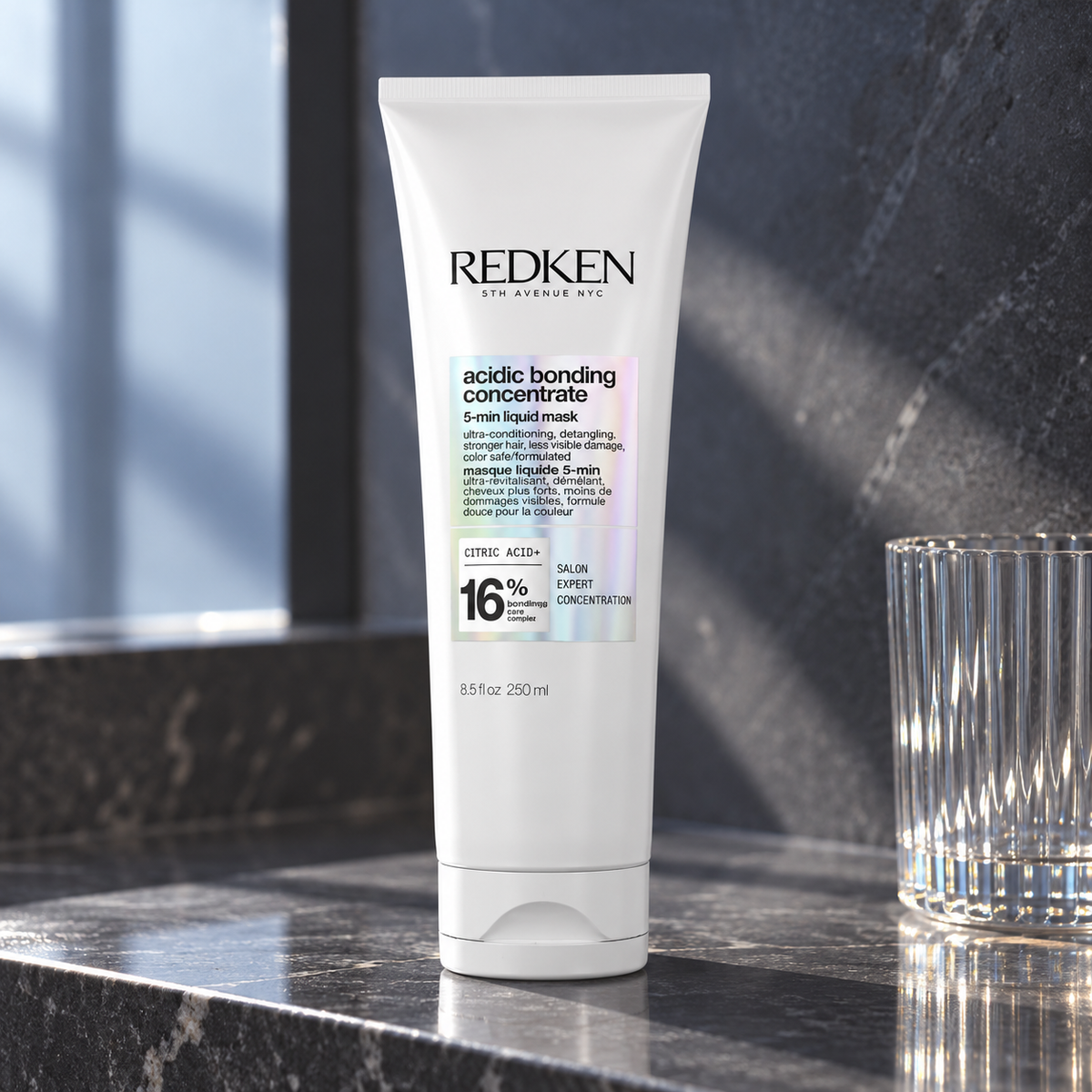 Redken Acidic Bonding Concentrate 5-min Liquid Mask 250 ml – atmosférická fotografie – MrRizz