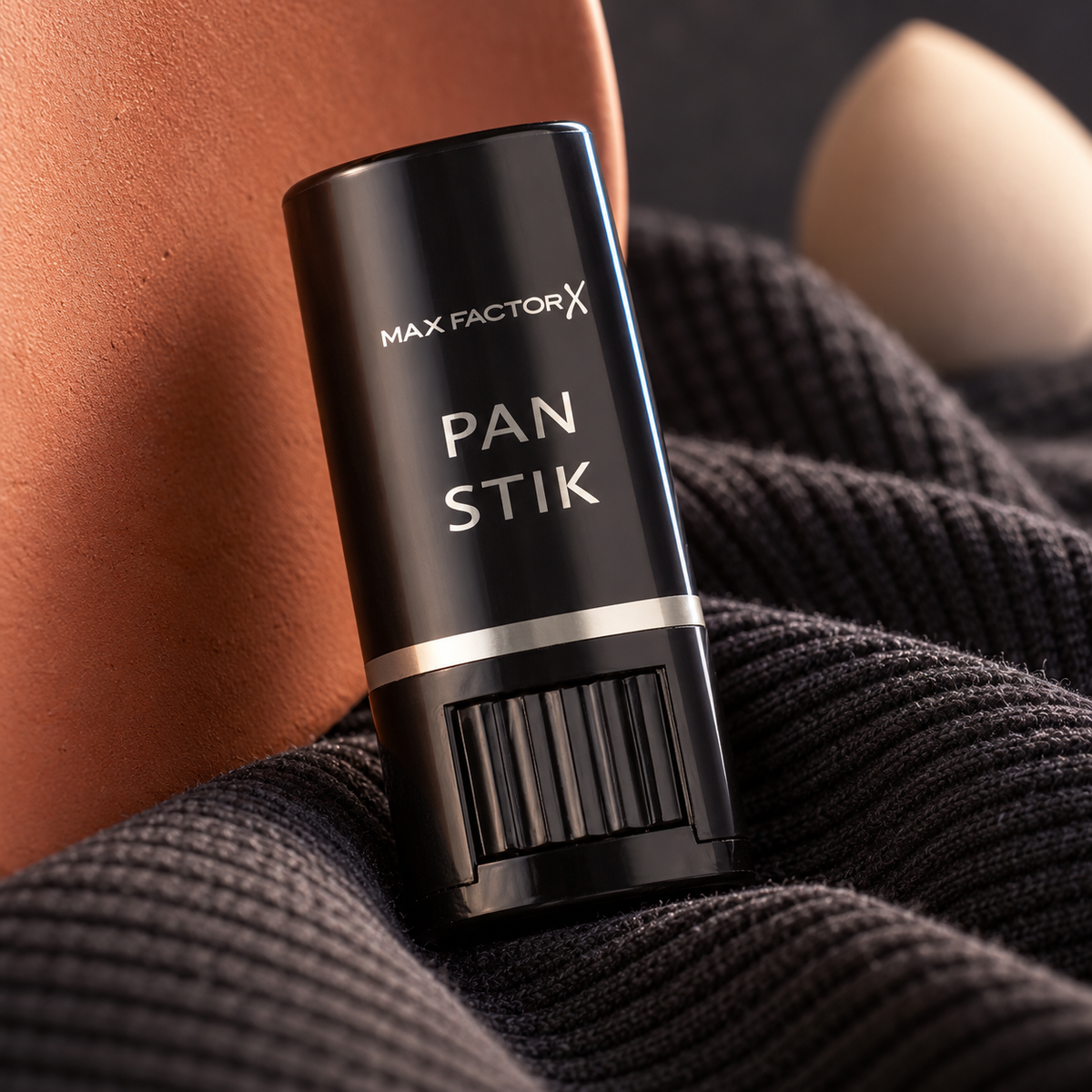 Max Factor Pan Stik 60 Deep Olive 9 ml – atmosférická fotografie – MrRizz