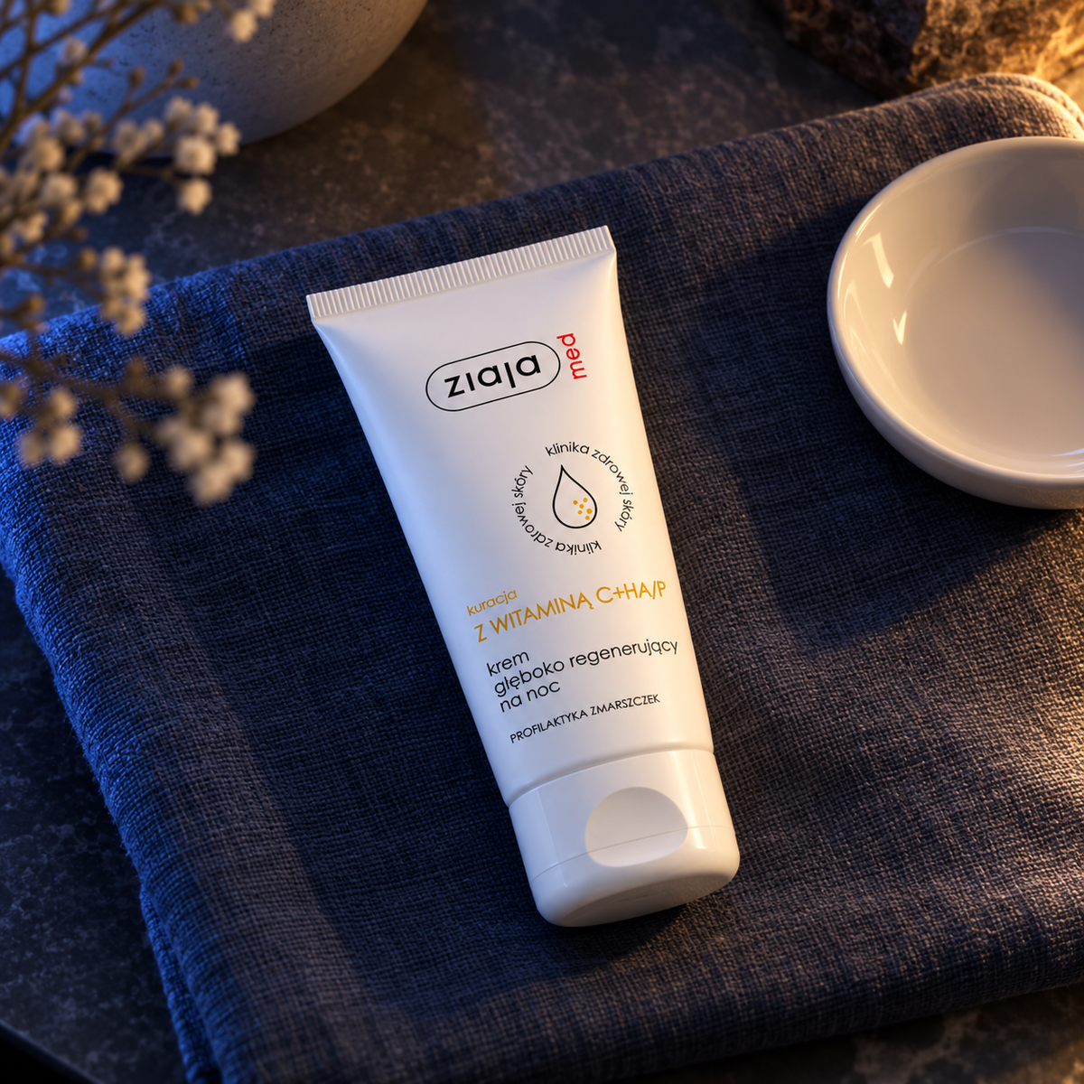 Ziaja Med Dermatological Treatment Deeply Regenerating 50 ml – atmosférická fotografie – MrRizz