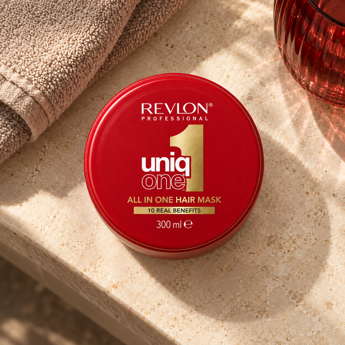 Revlon Professional Uniq One All In One Hair Mask 300 ml – atmosférická fotografie – MrRizz