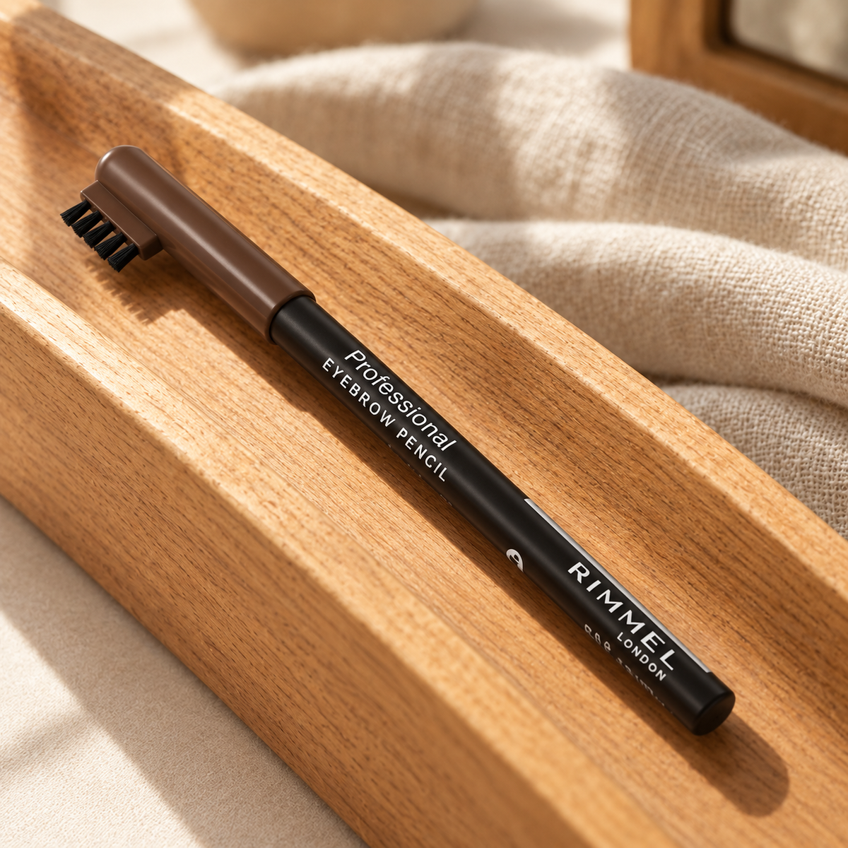 Rimmel London Professional Eyebrow Pencil 1,4 ml – atmosférická fotografie – MrRizz