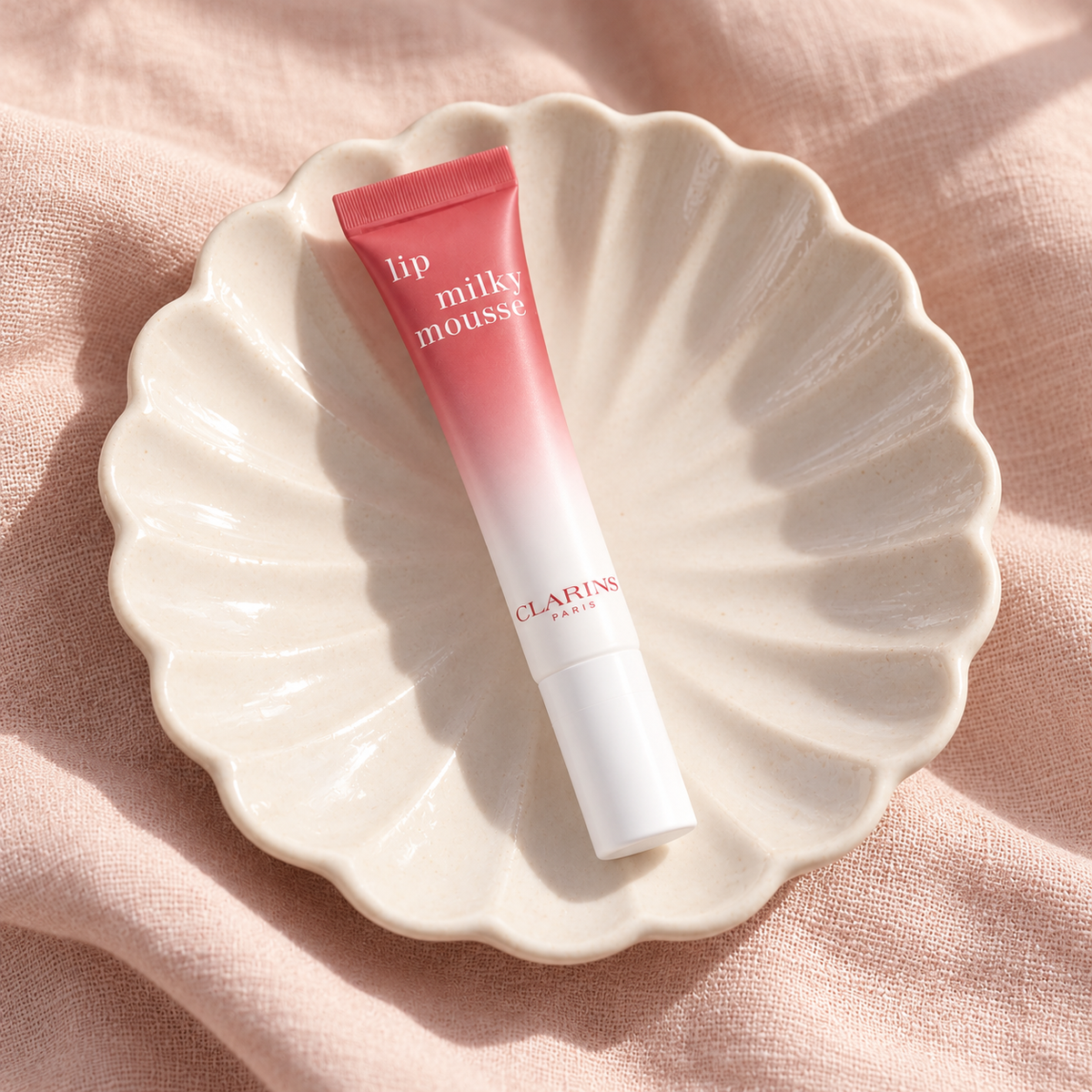 Clarins Lip Milky Mousse 10 ml – atmosférická fotografie – MrRizz