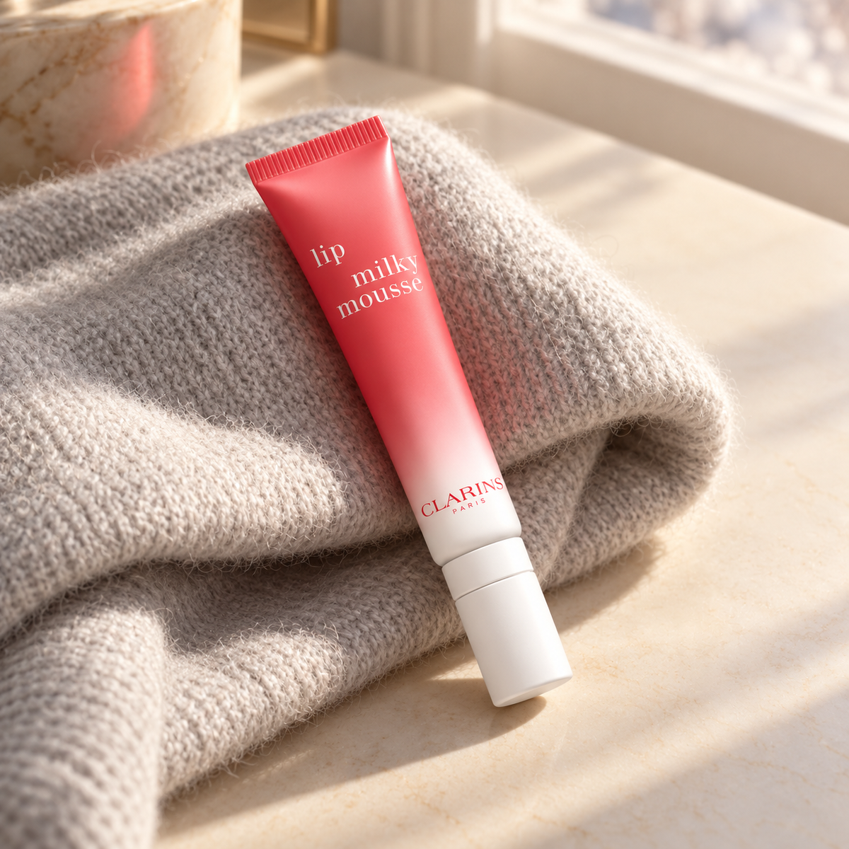 Clarins Lip Milky Mousse 10 ml – atmosférická fotografie – MrRizz