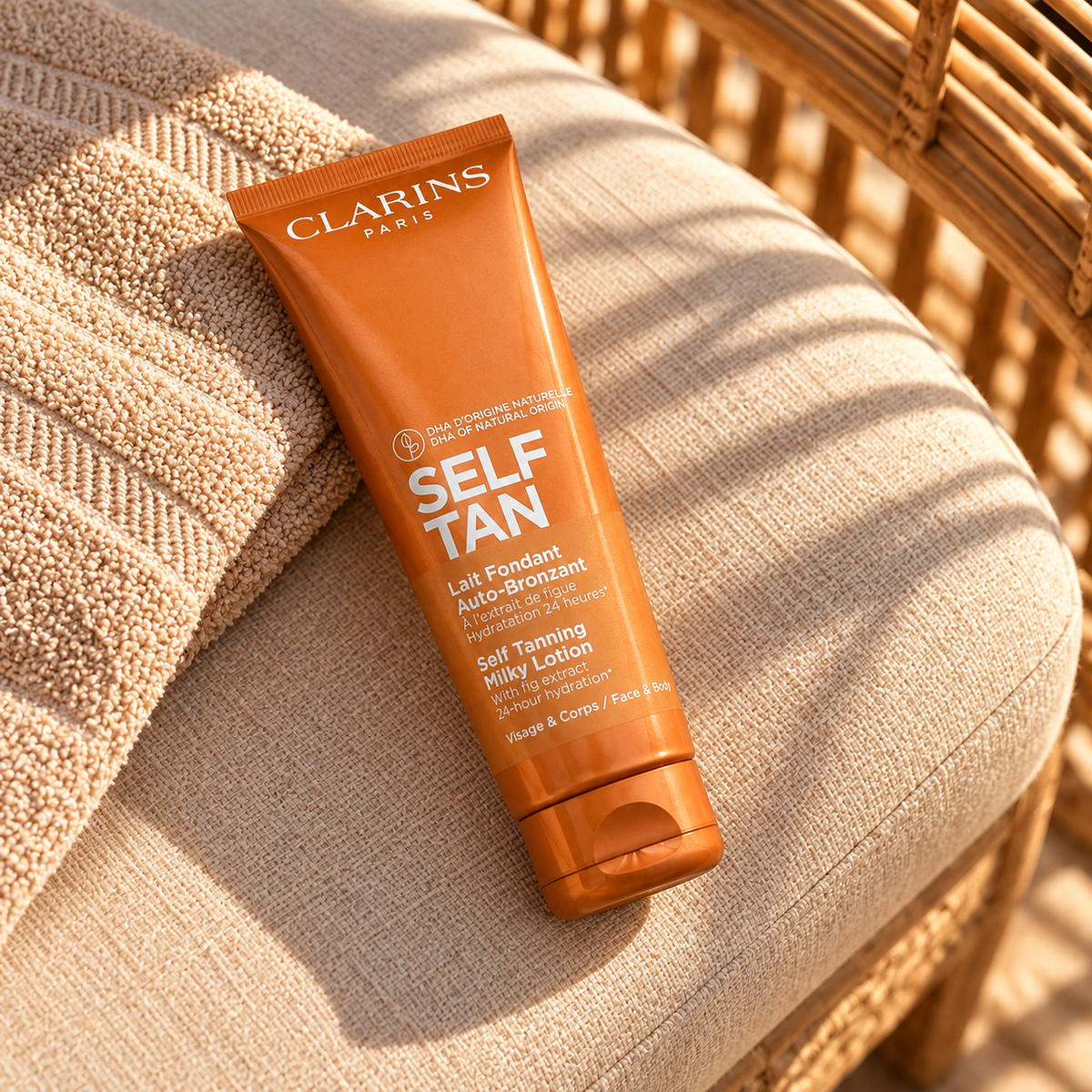 Clarins Self Tan Milky-Lotion 125 ml – atmosférická fotografie – MrRizz