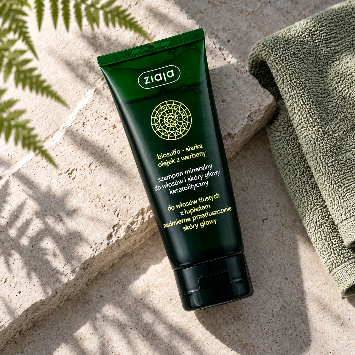 Ziaja Mineral Anti-Dandruff 200 ml – atmosférická fotografie – MrRizz