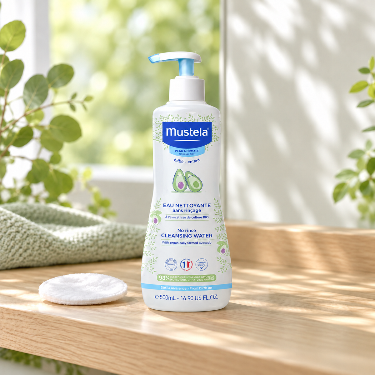 Mustela Bébé Cleansing Water 500 ml – atmosférická fotografie – MrRizz