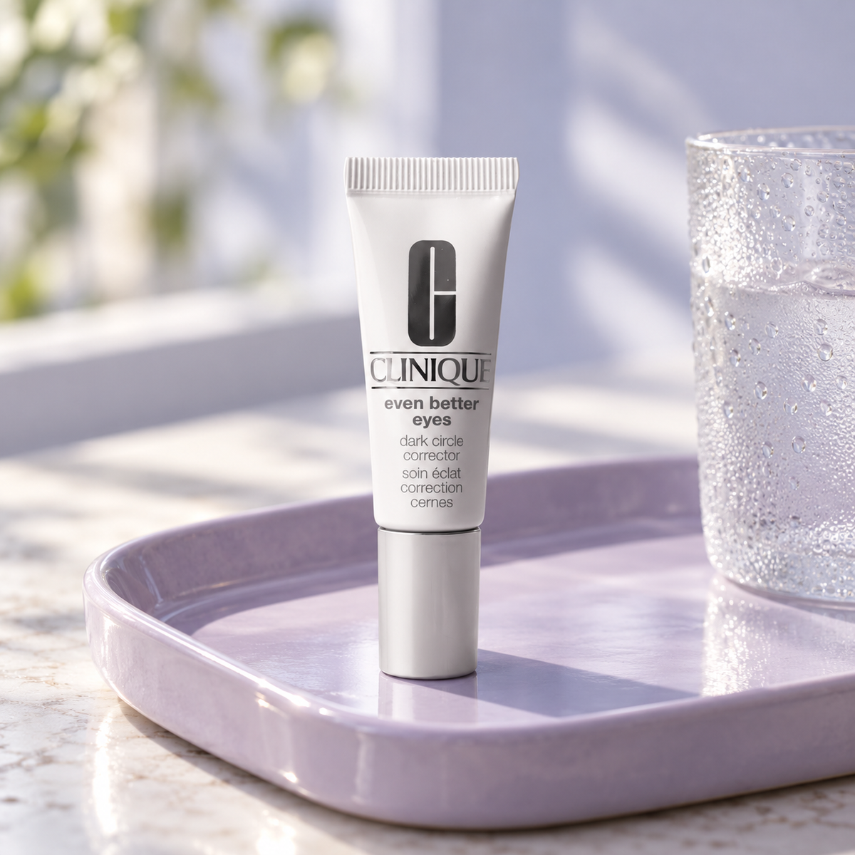 Clinique Even Better Eyes Dark Circle Corrector 10 ml – atmosférická fotografie – MrRizz