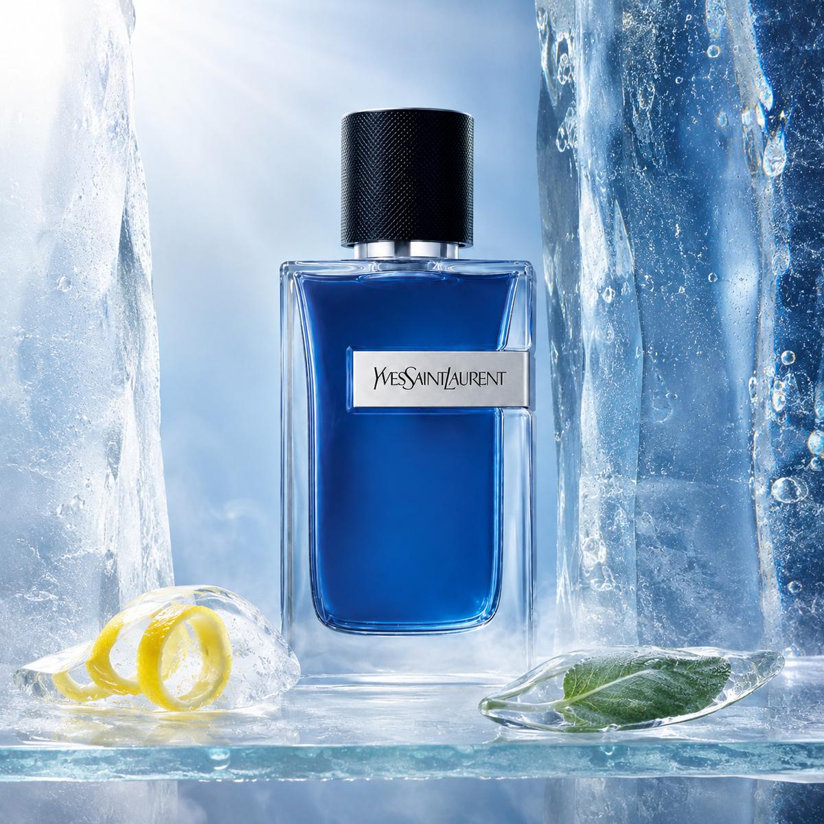 Yves Saint Laurent Iced Cologne mezi ledovými bloky s citrusovou kůrou a listem zamrzlými v ledu – MrRizz
